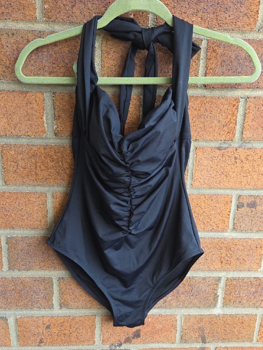 Cupshe Halter One-Piece Swimsuit - Picture 4 of 10